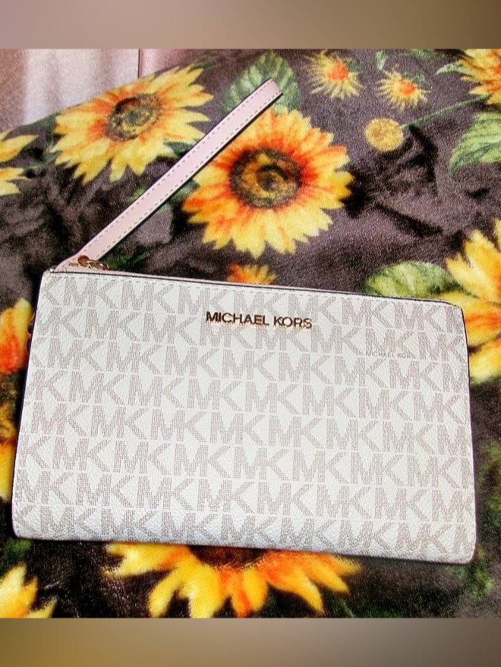 Michael Kors Jet Set Travel Large Double Zip Phone Wristlet Pink & White